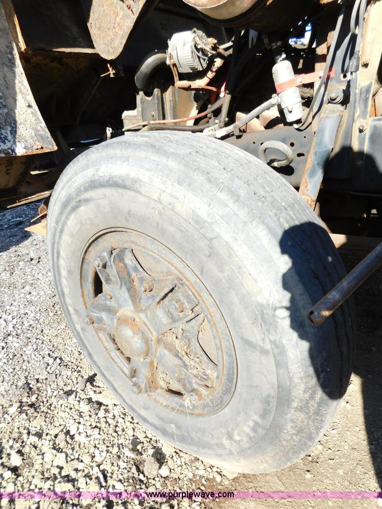 image for item K5418 1978 International Cargo Star B flatbed truck