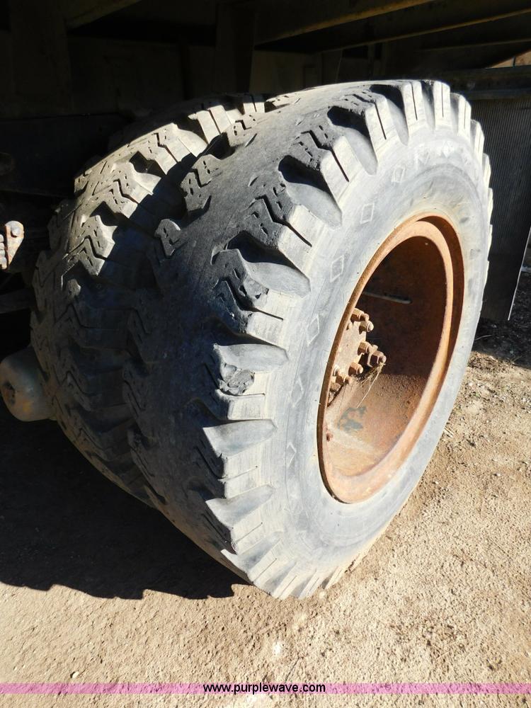 image for item K5418 1978 International Cargo Star B flatbed truck