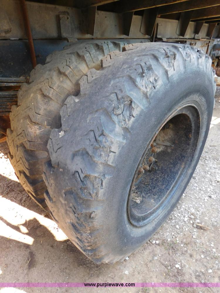 image for item K5418 1978 International Cargo Star B flatbed truck