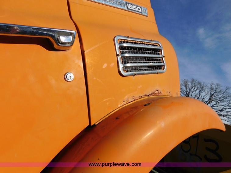 image for item K5418 1978 International Cargo Star B flatbed truck