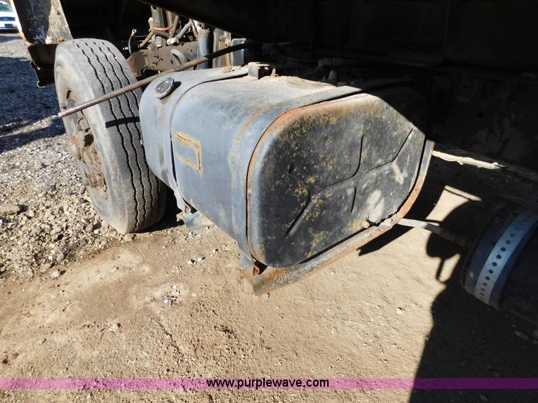 image for item K5418 1978 International Cargo Star B flatbed truck