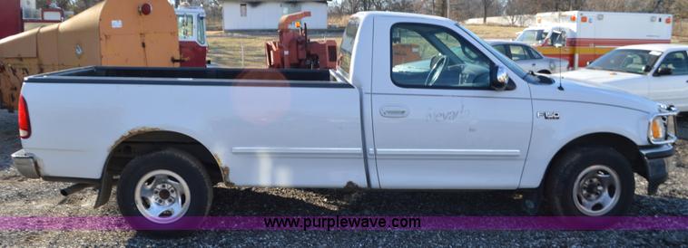 image for item K5422 1997 Ford F150 pickup truck