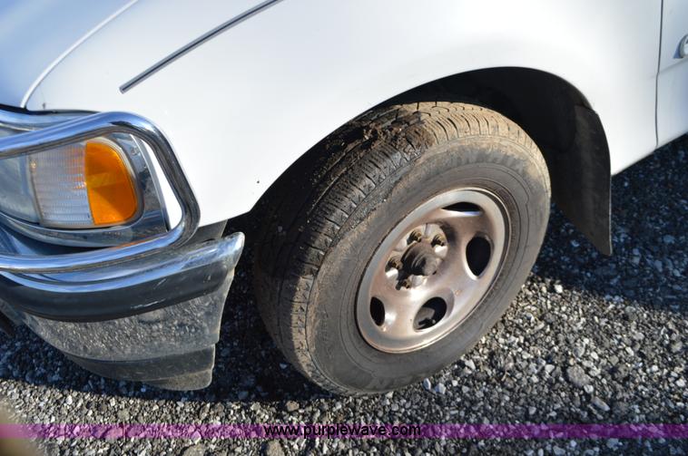 image for item K5422 1997 Ford F150 pickup truck