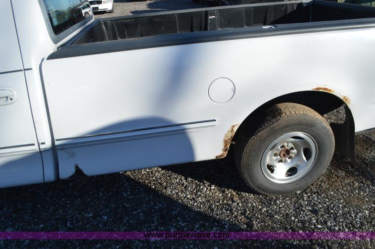 image for item K5422 1997 Ford F150 pickup truck