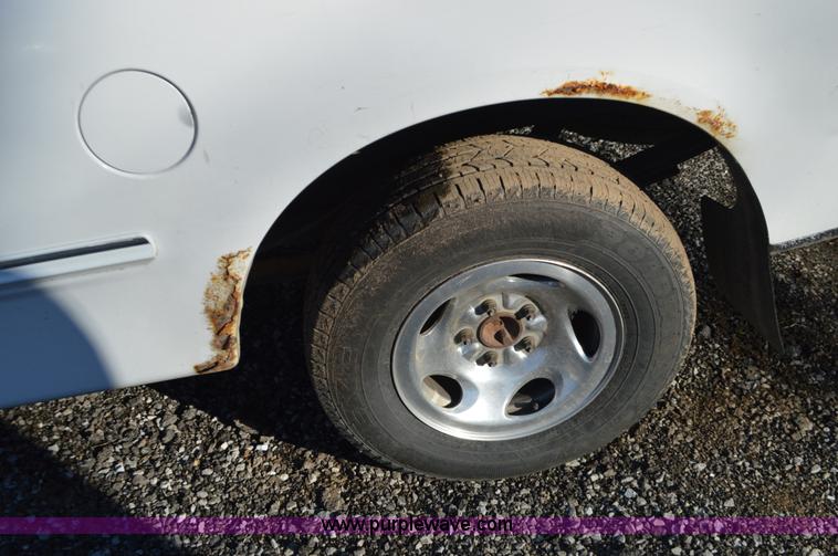 image for item K5422 1997 Ford F150 pickup truck