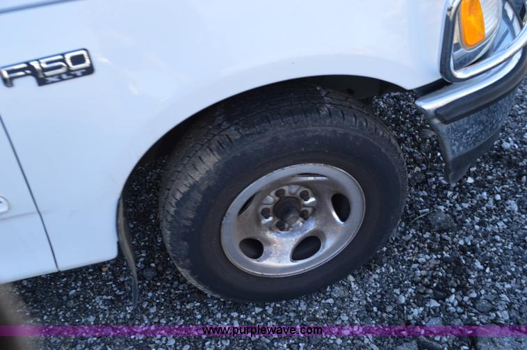 image for item K5422 1997 Ford F150 pickup truck