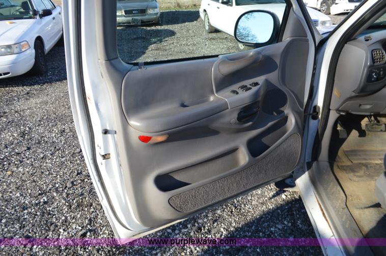 image for item K5422 1997 Ford F150 pickup truck