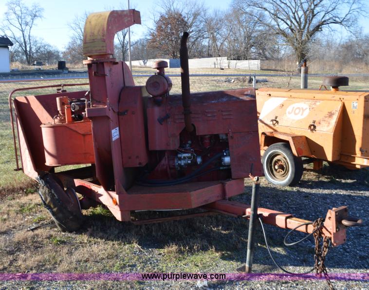 image for item K5425 Vermeer 1250 wood chipper