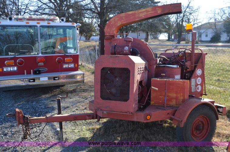 image for item K5425 Vermeer 1250 wood chipper