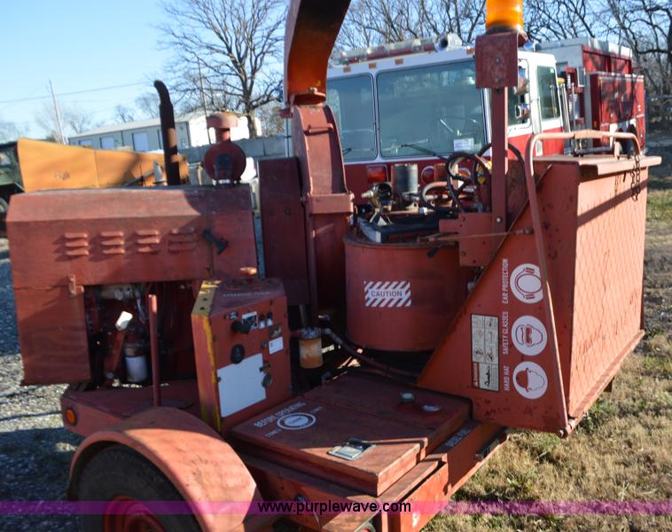 image for item K5425 Vermeer 1250 wood chipper