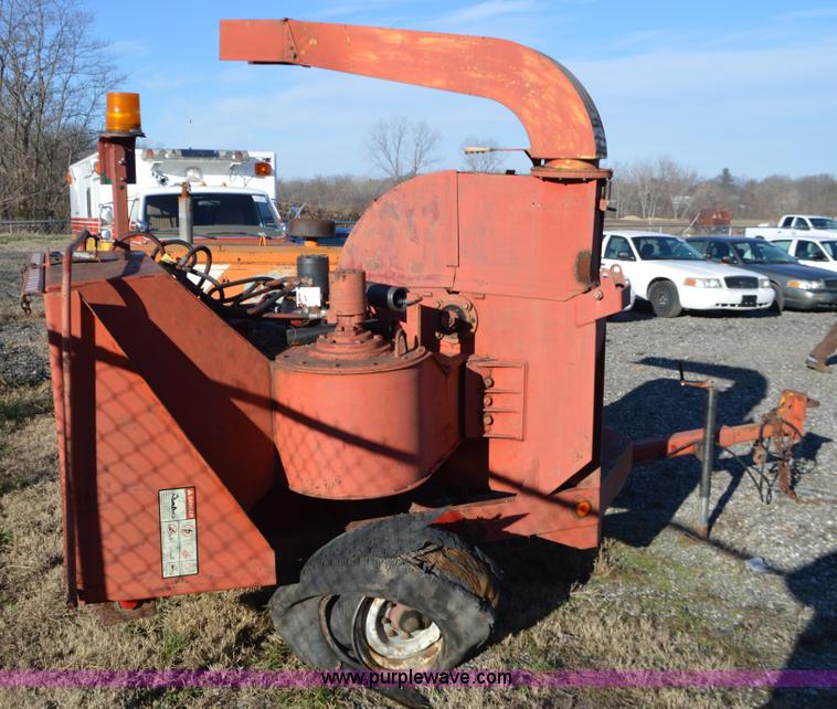 image for item K5425 Vermeer 1250 wood chipper