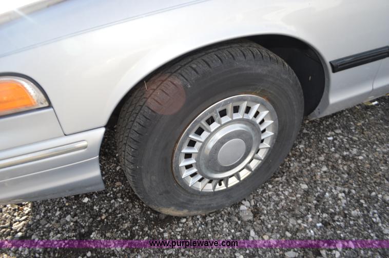 image for item K5429 1997 Ford Crown Victoria LX