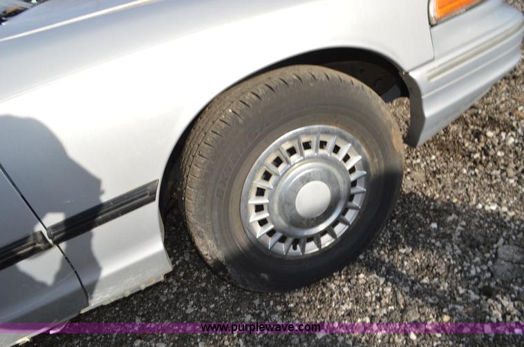image for item K5429 1997 Ford Crown Victoria LX