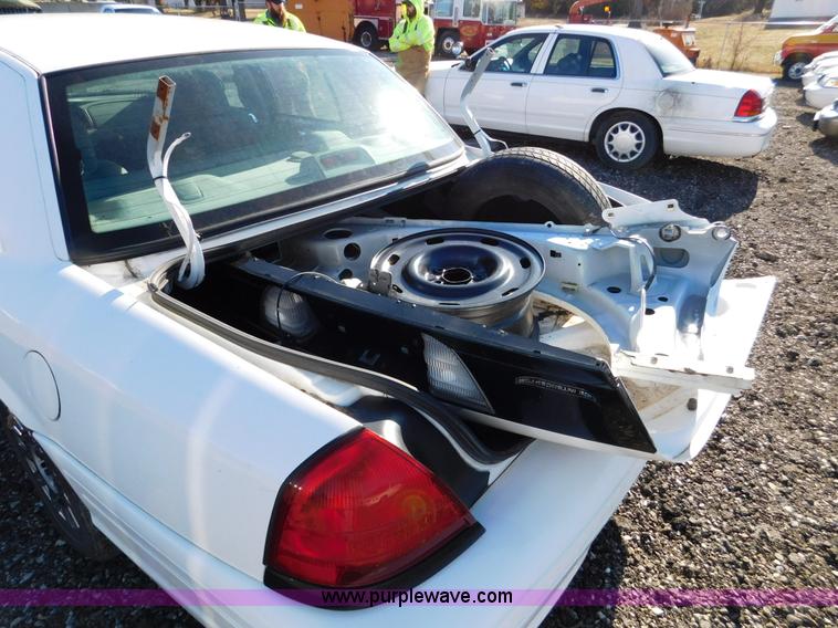 image for item K5435 2003 Ford Crown Victoria Police Interceptor