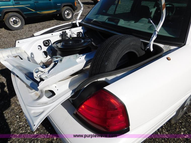image for item K5435 2003 Ford Crown Victoria Police Interceptor