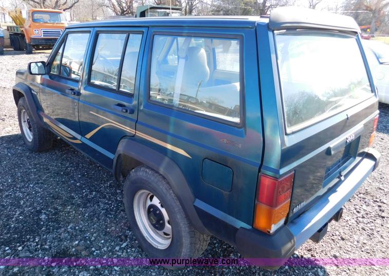 image for item K5437 1996 Jeep Cherokee SUV