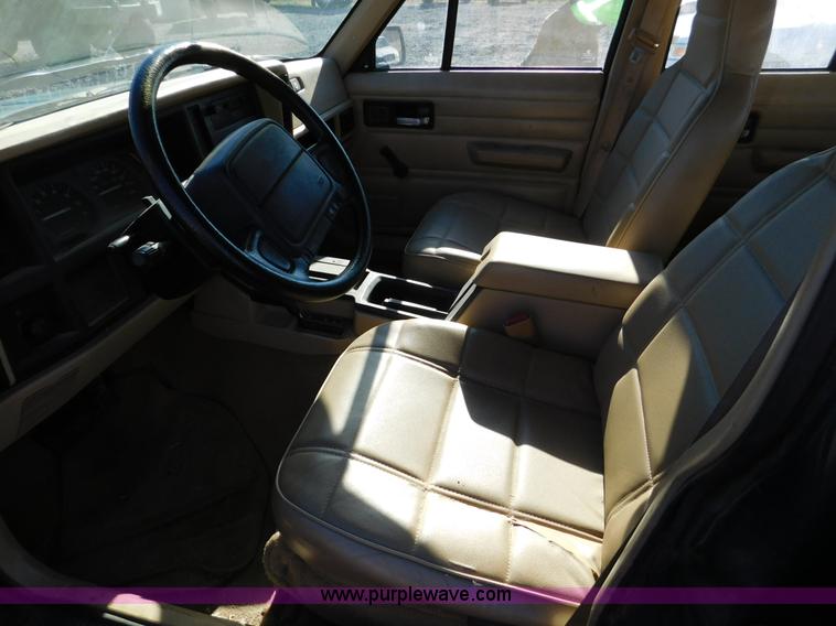 image for item K5437 1996 Jeep Cherokee SUV