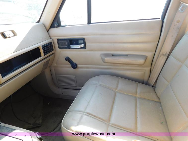 image for item K5437 1996 Jeep Cherokee SUV