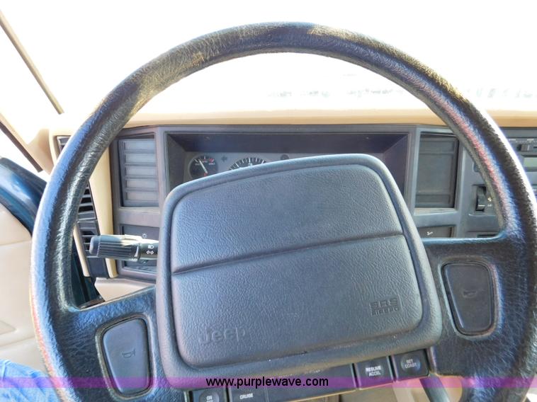 image for item K5437 1996 Jeep Cherokee SUV