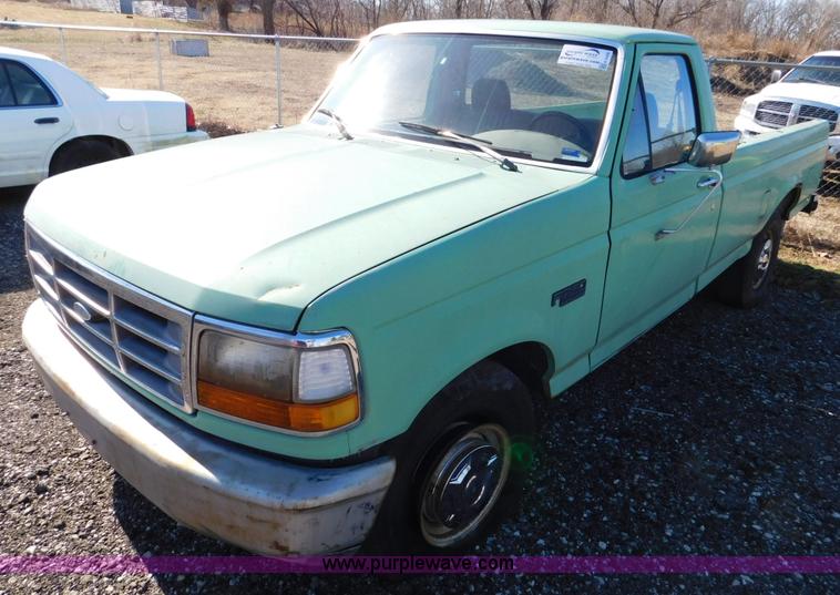 image for item K5438 1992 Ford F250 pickup truck