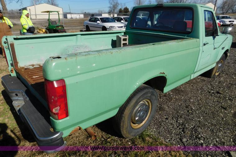 image for item K5438 1992 Ford F250 pickup truck