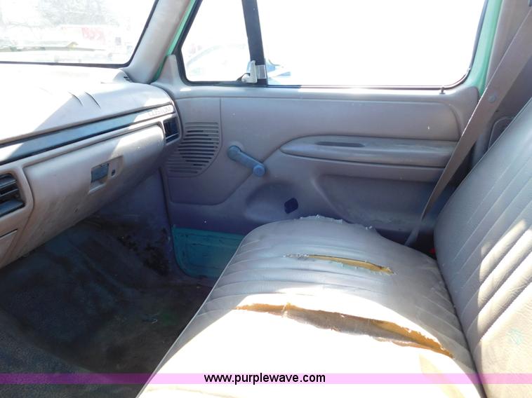 image for item K5438 1992 Ford F250 pickup truck