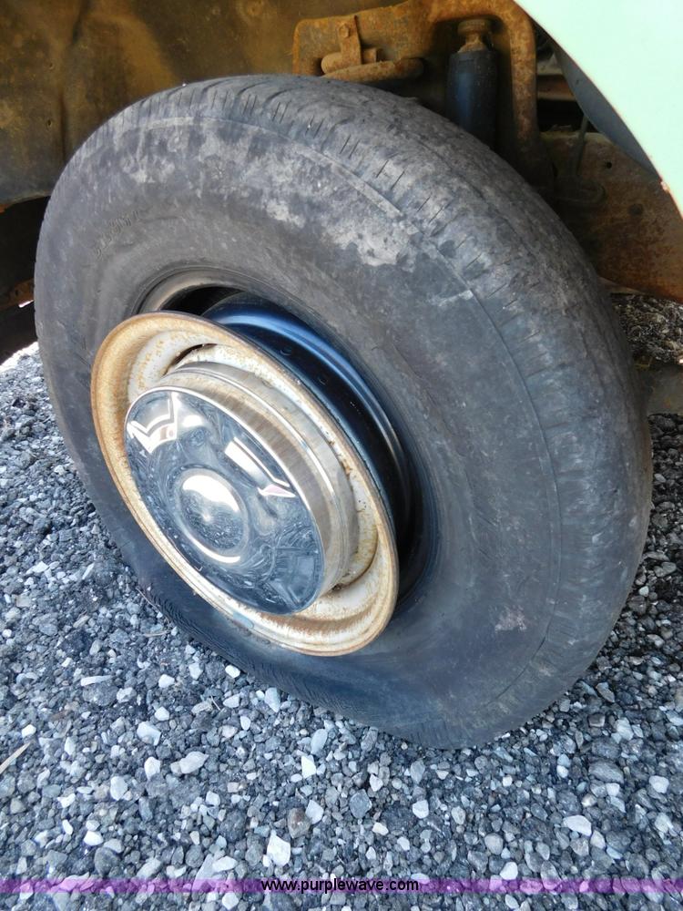 image for item K5438 1992 Ford F250 pickup truck