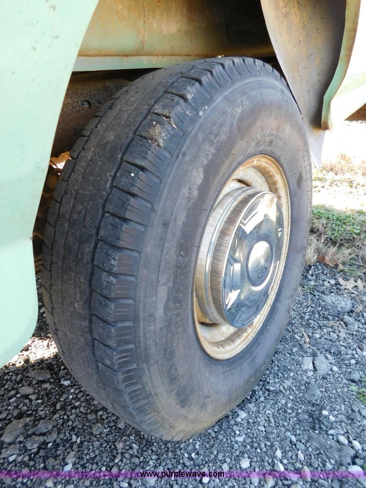 image for item K5438 1992 Ford F250 pickup truck