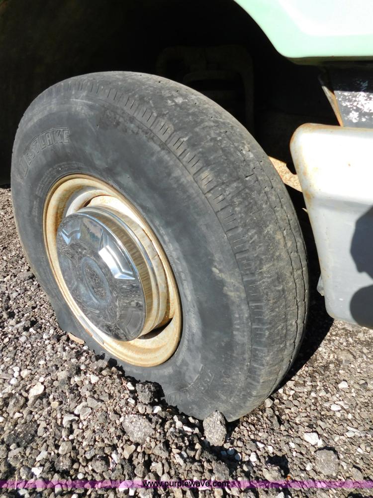 image for item K5438 1992 Ford F250 pickup truck