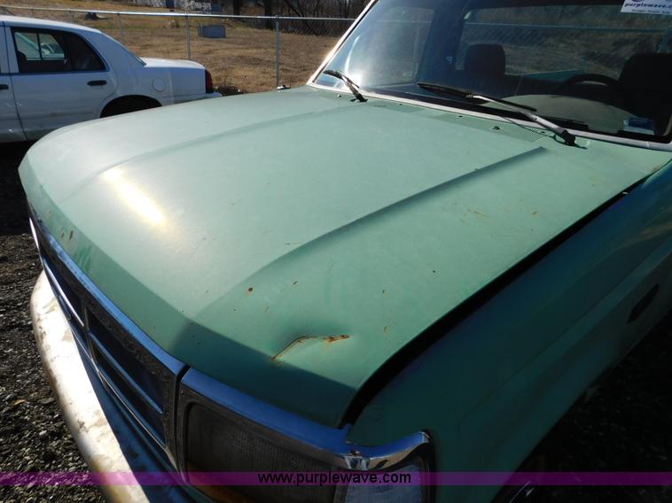 image for item K5438 1992 Ford F250 pickup truck