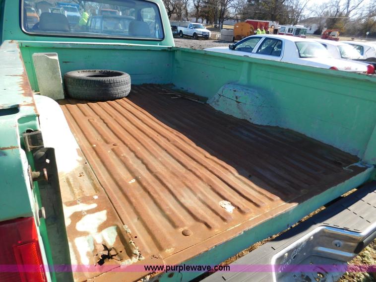 image for item K5438 1992 Ford F250 pickup truck