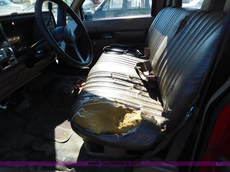 image for item K5439 1992 Chevrolet Suburban 2500 SUV