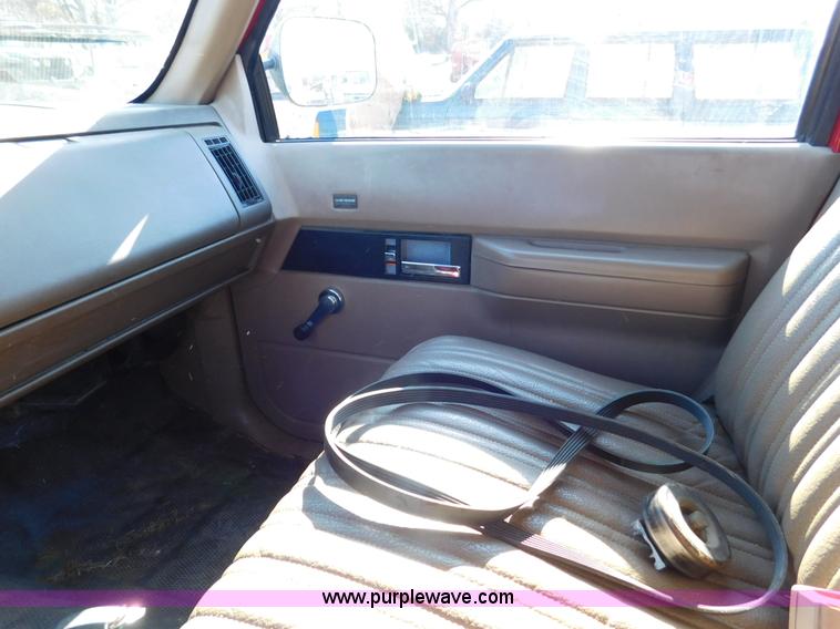 image for item K5439 1992 Chevrolet Suburban 2500 SUV