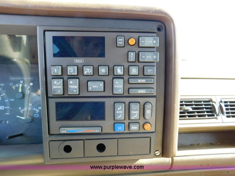 image for item K5439 1992 Chevrolet Suburban 2500 SUV