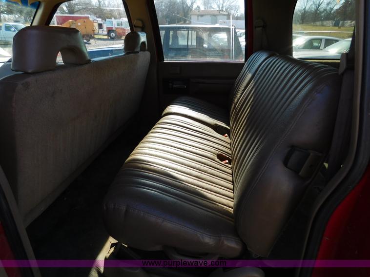 image for item K5439 1992 Chevrolet Suburban 2500 SUV