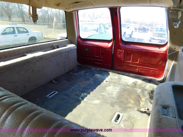 image for item K5439 1992 Chevrolet Suburban 2500 SUV