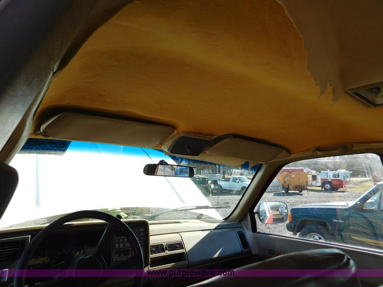 image for item K5439 1992 Chevrolet Suburban 2500 SUV