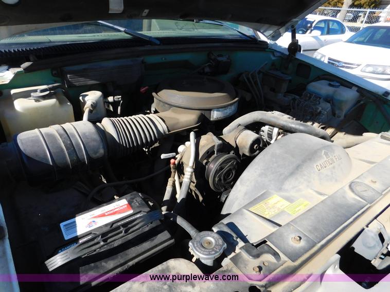 image for item K5439 1992 Chevrolet Suburban 2500 SUV