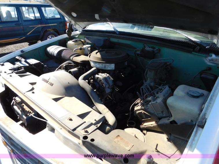 image for item K5439 1992 Chevrolet Suburban 2500 SUV