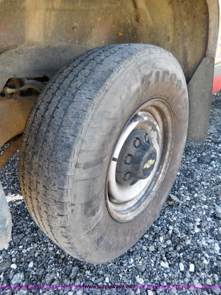 image for item K5439 1992 Chevrolet Suburban 2500 SUV