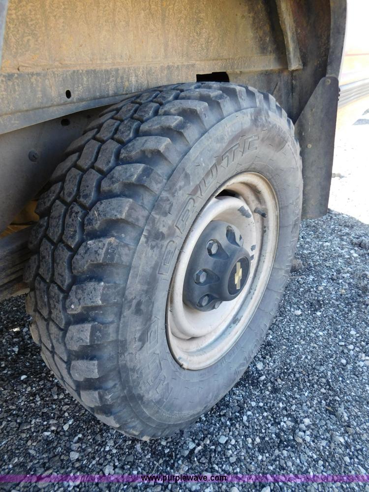 image for item K5439 1992 Chevrolet Suburban 2500 SUV