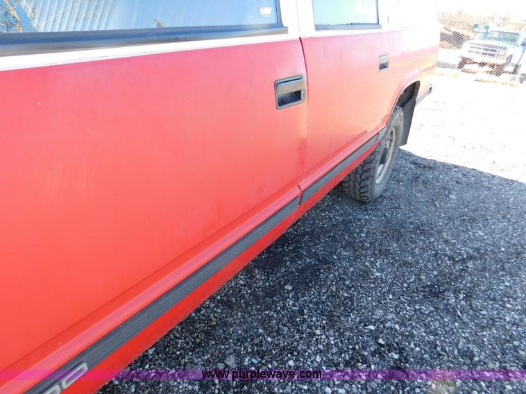 image for item K5439 1992 Chevrolet Suburban 2500 SUV