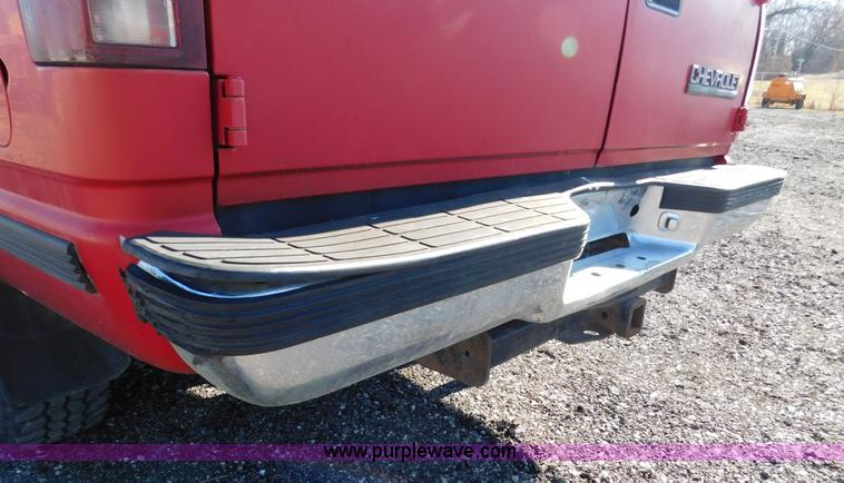 image for item K5439 1992 Chevrolet Suburban 2500 SUV