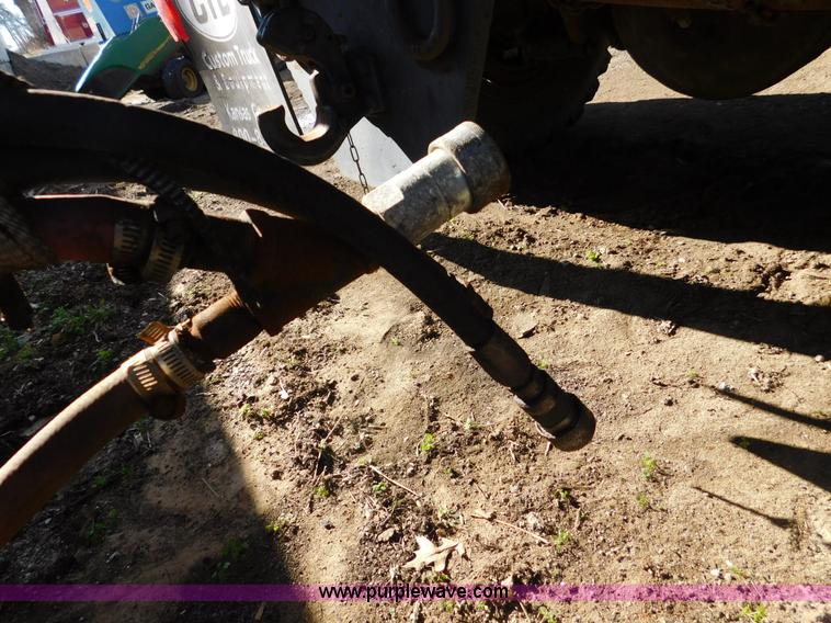 image for item K5440 1997 Larson 509 spreader bed