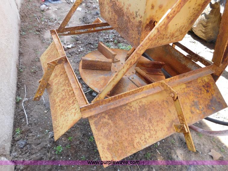 image for item K5440 1997 Larson 509 spreader bed