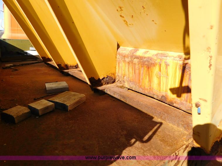 image for item K5440 1997 Larson 509 spreader bed