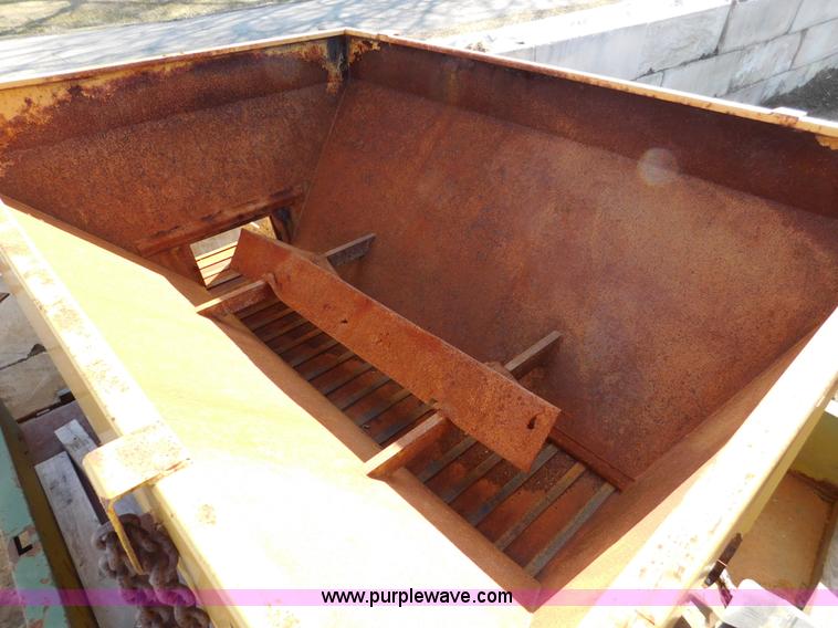 image for item K5440 1997 Larson 509 spreader bed