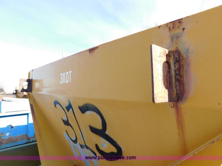 image for item K5440 1997 Larson 509 spreader bed