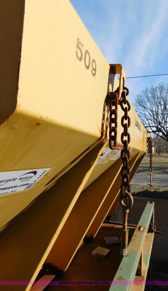 image for item K5440 1997 Larson 509 spreader bed