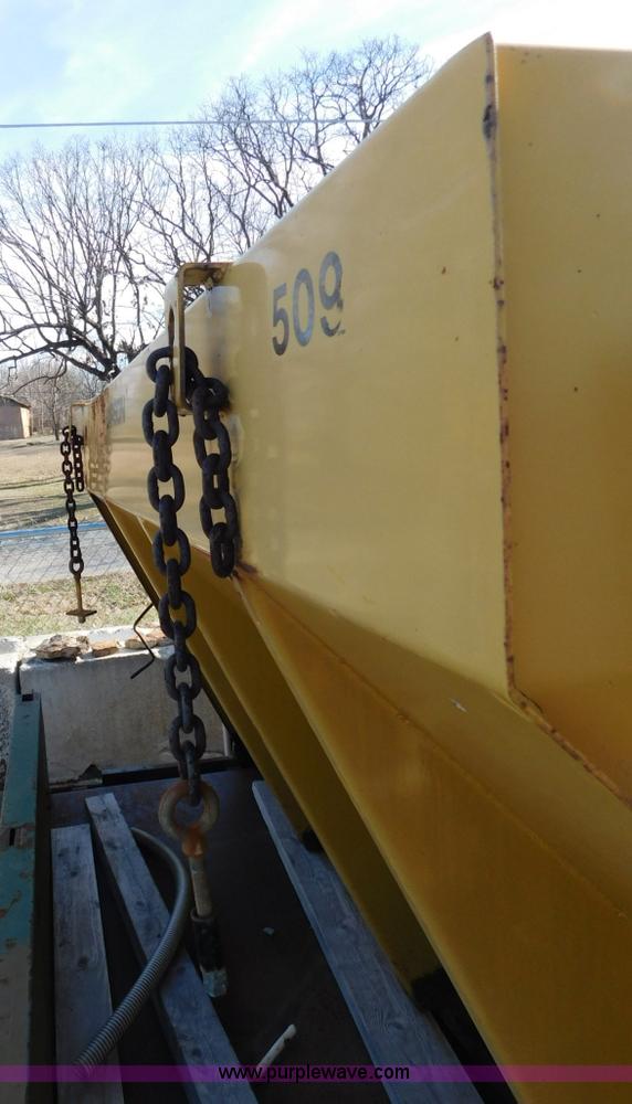 image for item K5440 1997 Larson 509 spreader bed